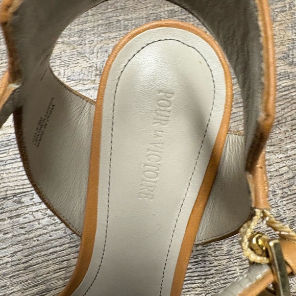 Pour La Vicroire Elegant Beige and Tan Women's Heels - Picture 3 of 15